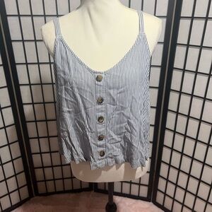 ⭐️Two Hollister Tops size L‎